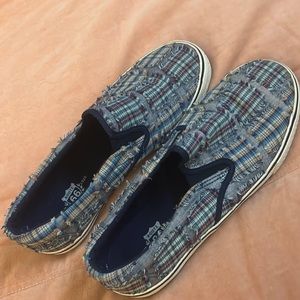 COPY - Women’s 8.5 sneakers classic slip on plaid